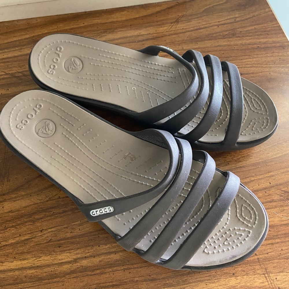 Crocs Rhonda Wedge Sandal Taupe Brown SZ 8 Slip On 4 Strap Shoes